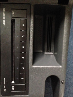 Volkswagen Armrest 6 cd changer 